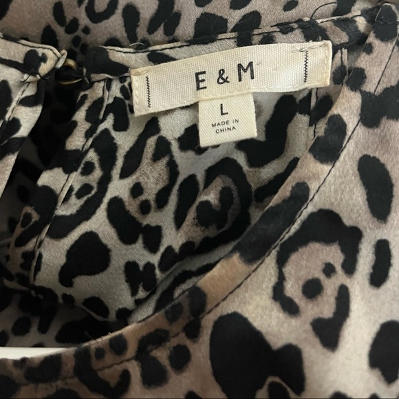 E&M COLLECTION ANIMAL PRINT TIE FRONT SLEEVELESS BLOUSE SIZE LARGE PREOWNED - Picture 4 of 7